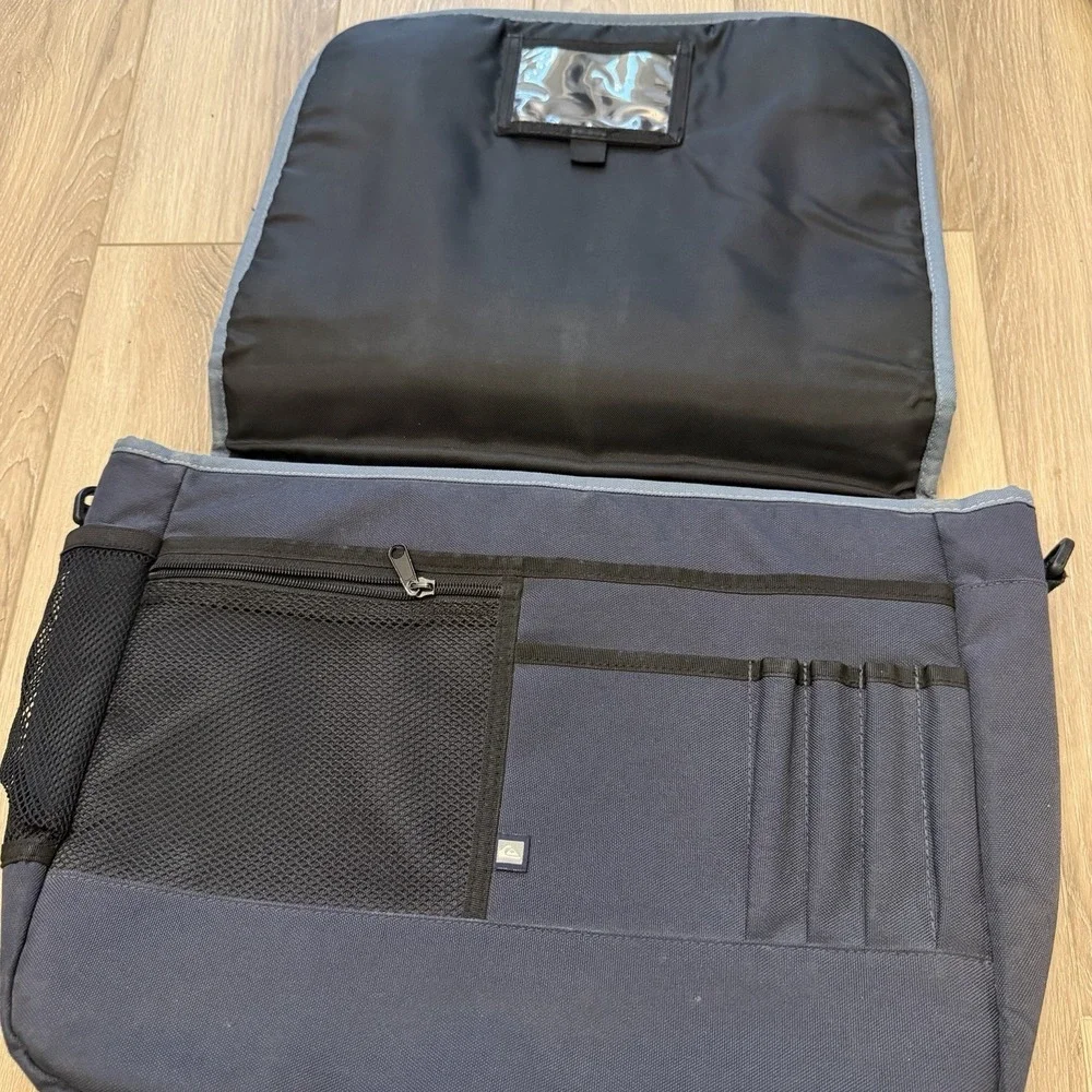 Quiksilver Vintage Y2K 1990 Messenger Bag